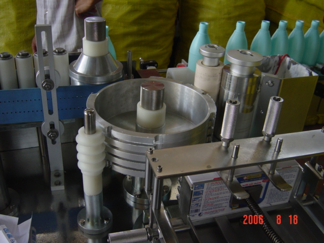 Auto bottle labeller machine