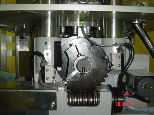 Rotary tabletting machine