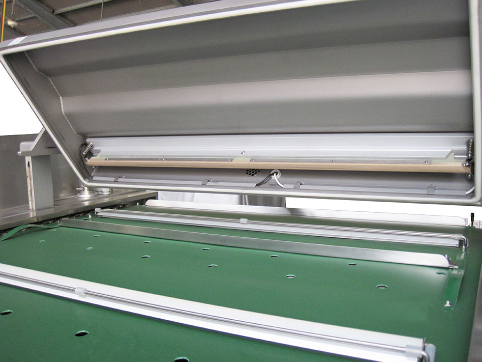 Continuous belt type automatic vaccum packing machine